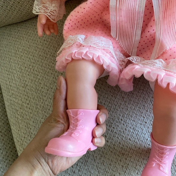 Beautiful doll from India Like new. - Picture 16 of 16